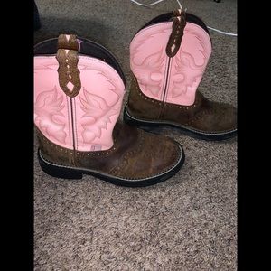Women’s Justin Gypsy Pink Rounded Toe Boots Size 9